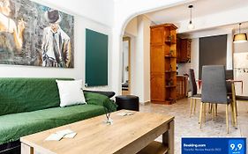 Tarrytown Green Apartment